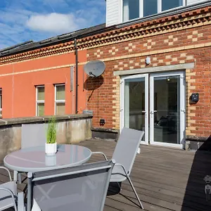 apt-attic-style-2-bed-duplex-with-rooftop-patio.belfasthotelsireland.com/
